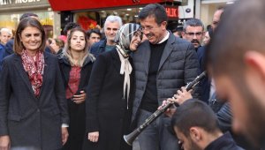 Zeybekci'den sokak konseri