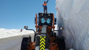 Nisan ayının sonunda 5 metre karla mücadele