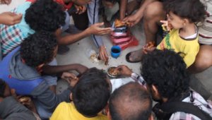 Açlık krizinin yaşandığı Yemen'de iftar