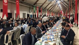 Binali Yıldırım, halcilerle iftar yaptı