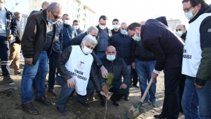 Çiğli'de Sağlık Emekçileri Anısına İlk Fidanlar Dikildi