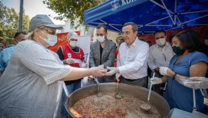 Konak'ta aşure bereketi paylaşıldı