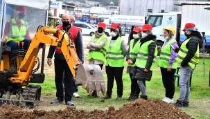 İzmir'de kadınlar her işi yapar