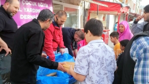 Temizlik işçilerinden 10 mahalleye 10 gün boyunca 300 ekmek