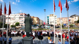 Zafer Bayramı'nın 100'üncü yılı Bayraklı'da da kutlandı 