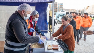 İzmir Büyükşehir Belediyesi Adıyaman'ın köylerine her gün sıcak yemek ulaştırıyor 