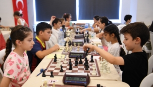 Bornovalı çocukların satranç heyecanı 