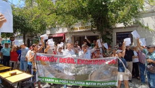 Foça Belediyesi Belediye Önünde Protesto Edildi