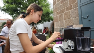 Konak'ta sertifika gururu: Genç Romanlar barista oldu 