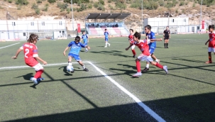  Bayraklı'da U-12 Cup Futbol Turnuvası heyecanı 