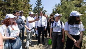 Başkan Tugay'dan yanan alanlarda saha mesaisi "Yangından zarar gören alanlarımızı Yeşil İzmir Gönüllülerimizle geri kazanacağız" 