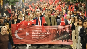 Menemen'de Binler Cumhuriyet Aşkıyla Yürüdü