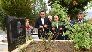 Çiğli Belediyesi Önceki Dönem Belediye Başkanı Ensari Bulut, mezarı başında anıldı 