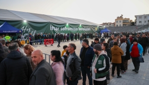 Buca Belediyesi'nin iftar çadırına yoğun ilgi 